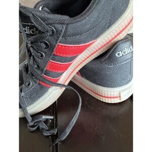 Adidas Daily 3.0 Kids Size‎ 1 US Sneakers Black Red Canvas Low Top FX7272